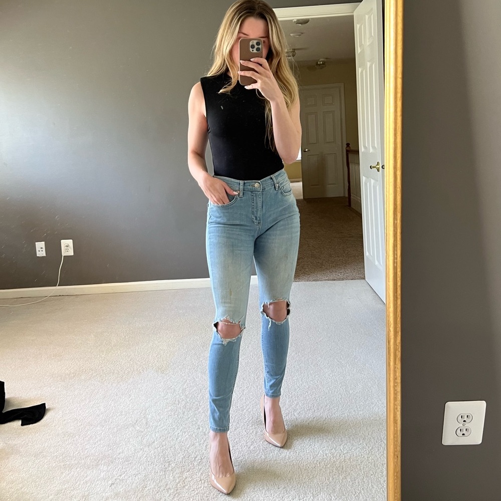 Free People light washed jeans. Size 27R